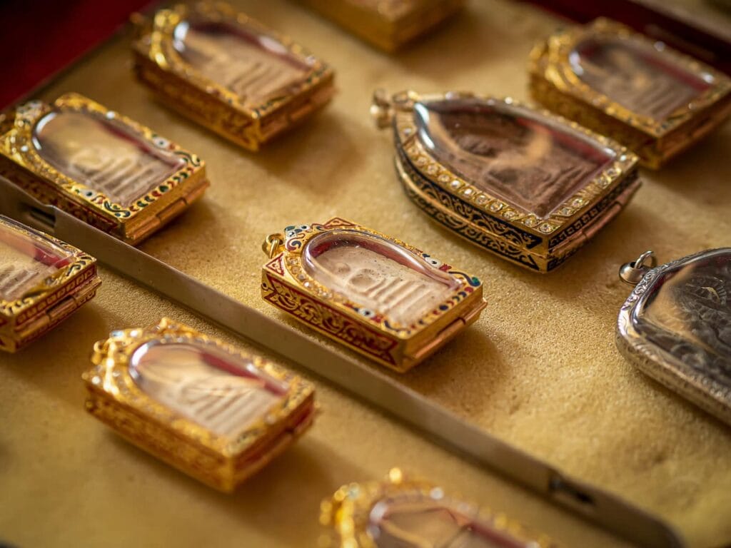 พระเครื่อง เป็นหนึ่งในรูปแบบของมงคลเสริมโชคลาภ