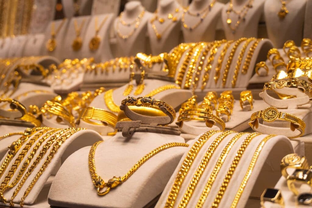 ทองคำรูปพรรณคือทองคำที่ถูกนำมาแปรรูปให้มีลักษณะเป็นเครื่องประดับ