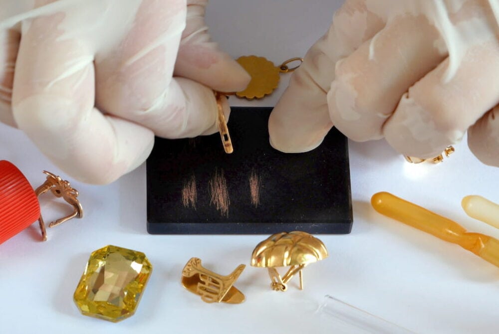 เปลี่ยนลายทอง 1 บาท ต้องเสียค่ากำเหน็จเท่าไร