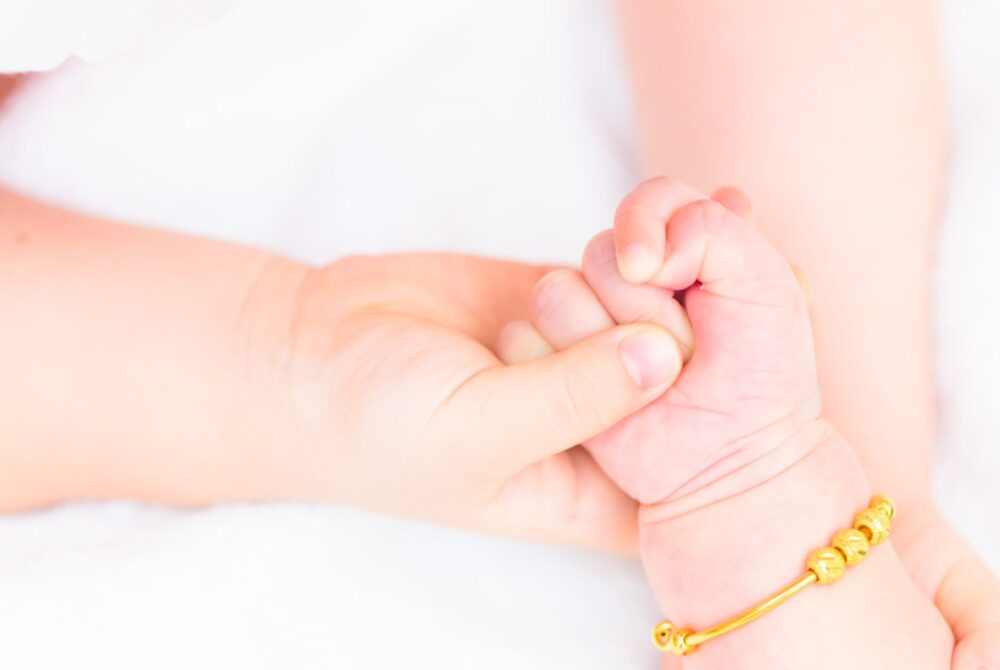 กำไลทองแท้คือของขวัญที่เหมาะสมสำหรับการมอบให้เด็กแรกเกิด